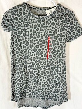 NWT Zoe + Liv Womans Three Tones Grey Leopard Print Short Sleeve Tee — Size XS